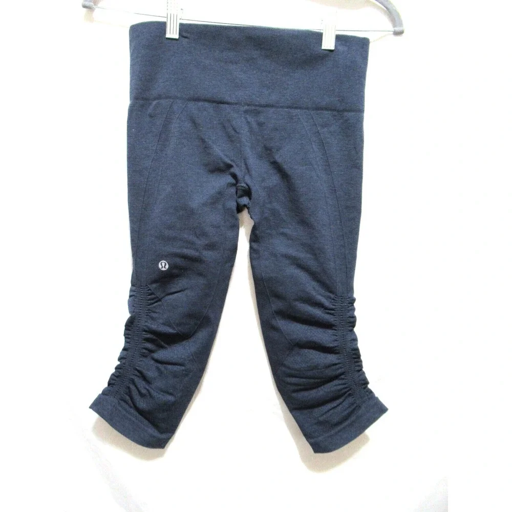 Lululemon Size 4 Blue In The Flow Cropped Low Rise Compression Leggings
